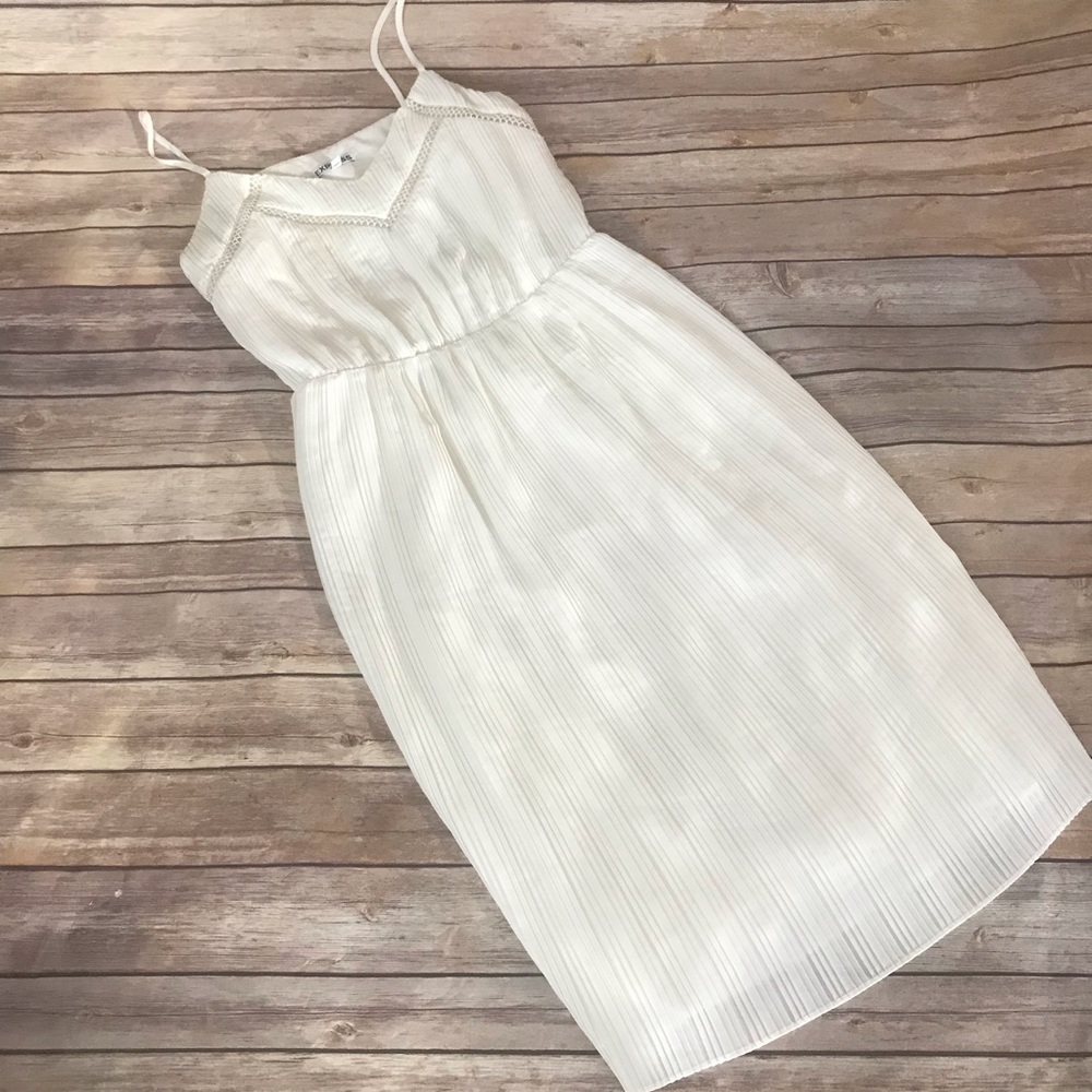 Express Cream Pleated Sleeveless Midi Dress